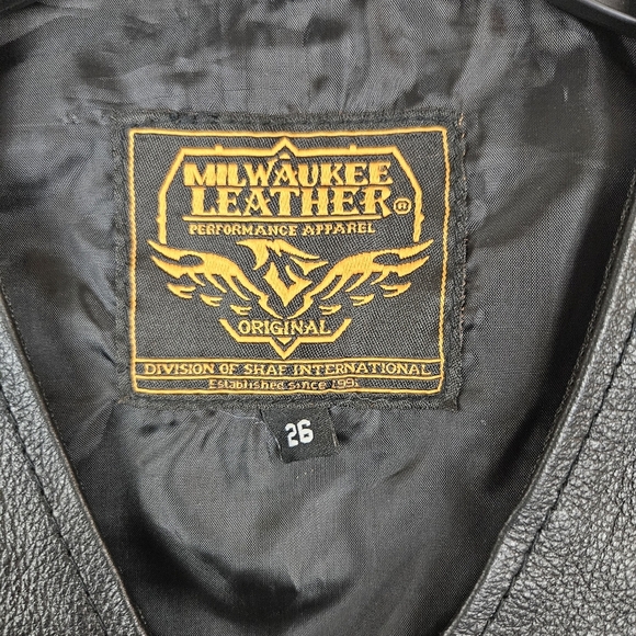 Milwaukee Leather Black Leather Biker Style Vest Snap Front Size 26 - Picture 4 of 6